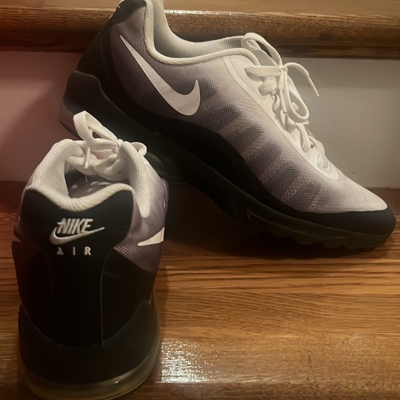 Men’s EUC Nike Air Max - Picture 2 of 3